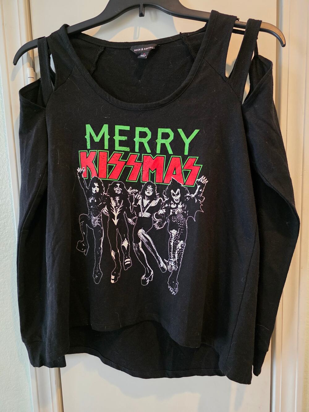 Rock & Republic women's long-sleeve cold-shoulder black top "Merry Kissmas"